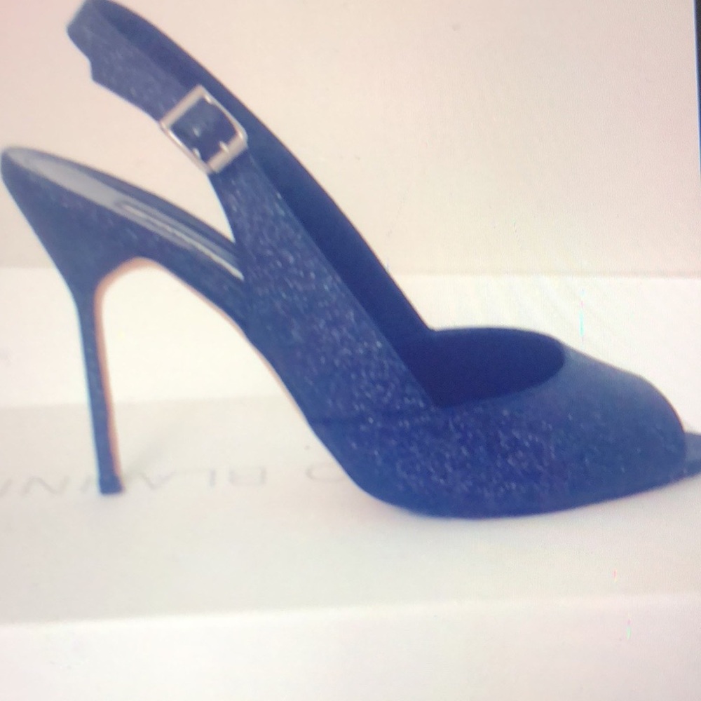 50% OFF Manolo Blahnik Shimmering Grey Leather Open Toe Heels. Size 39,5